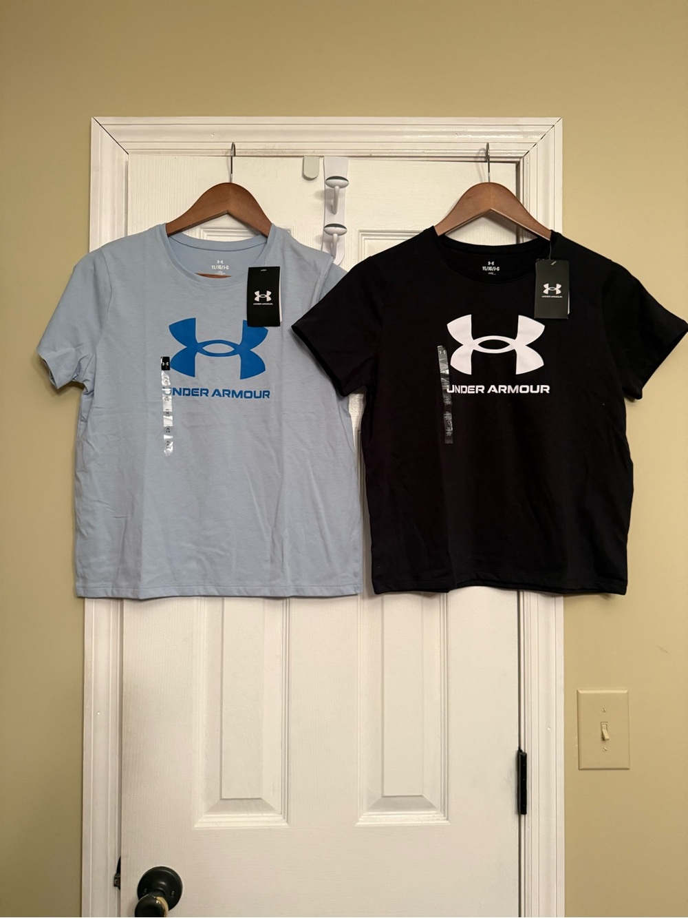 NWT Under Armour Kids Short Sleeve Tees - Light Blue & Black xl girls $45